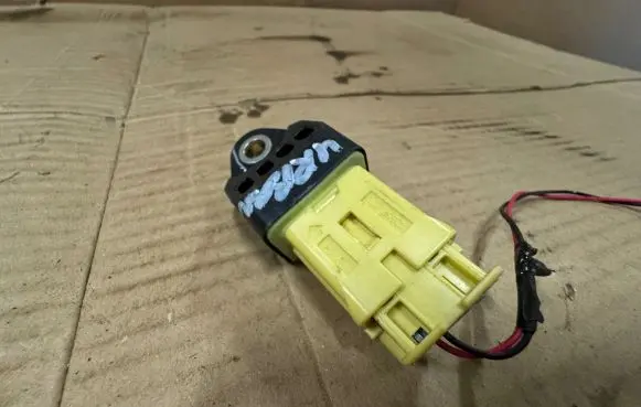 Toyota Urban Cruiser (XP110) Airbag deployment crash/impact sensor 8983133020
