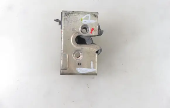 Audi 80 90 S2 B4 Front door lock 893837015C