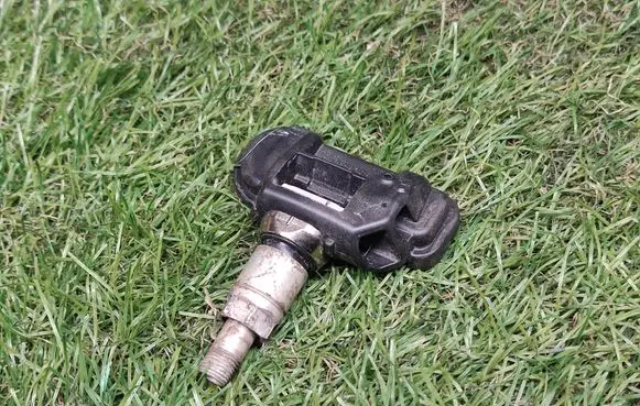 Opel Astra J Tire pressure sensor 13581560