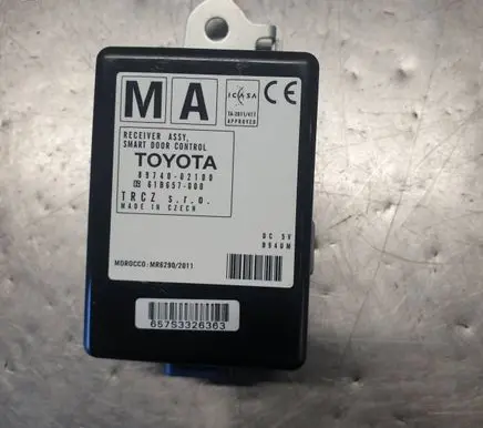 Toyota Auris E180 Door control unit/module 8974002100