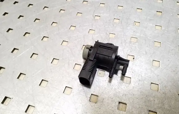 Audi A4 S4 B7 8E 8H Turbo solenoid valve 1J0906283C