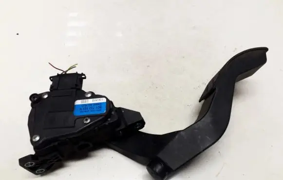 Volkswagen PASSAT B5.5 Accelerator throttle pedal 8d1723523n 6pv008376-02