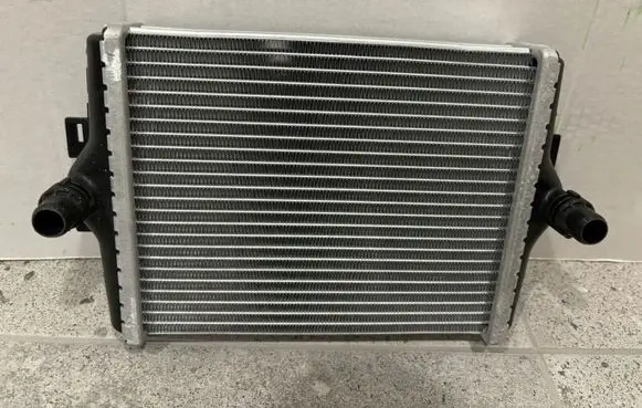 BMW 4 F32 F33 Coolant radiator 7628057 17117628057