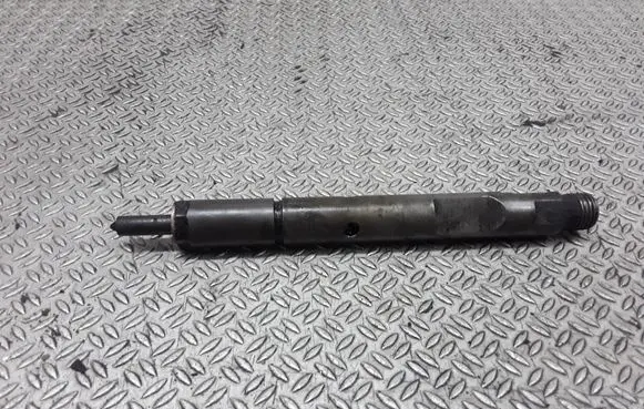 Land Rover Discovery Fuel injector 2FHKBAL90P37200BAR
