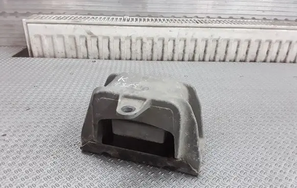 Skoda Octavia Mk1 (1U) Engine mount bracket 1J0199555
