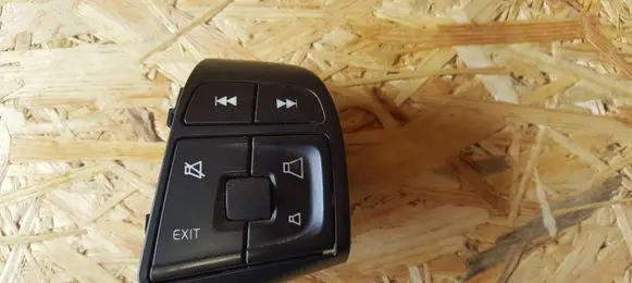 Volvo V40 Steering wheel buttons/switches 31334462