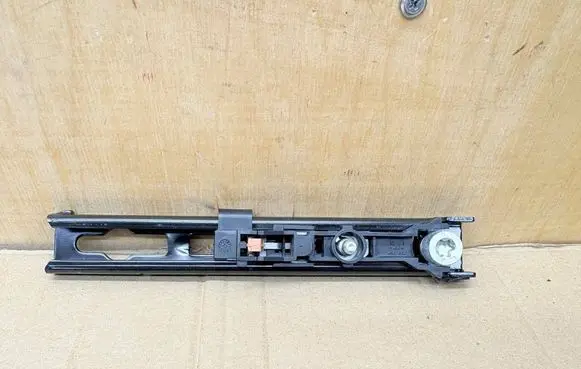 Citroen DS5 Seat belt adjustment rail 9673459180 3095511T