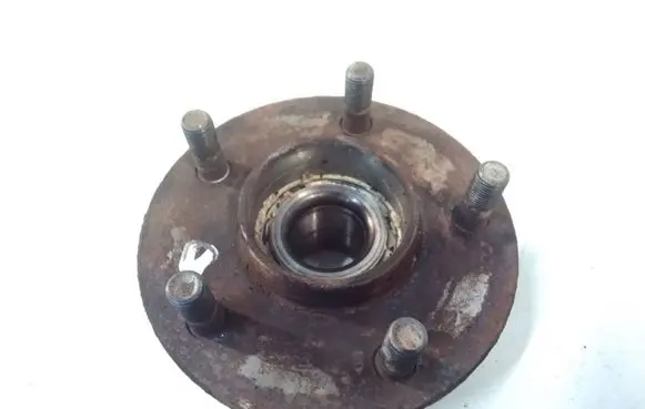 Nissan Primera Rear wheel hub