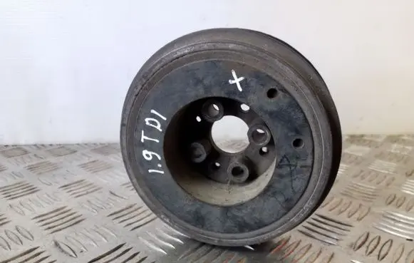 Volkswagen Golf IV Crankshaft pulley 038105243