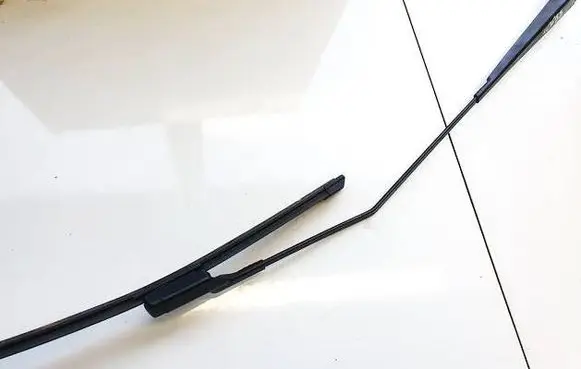 Front wiper blade arm
