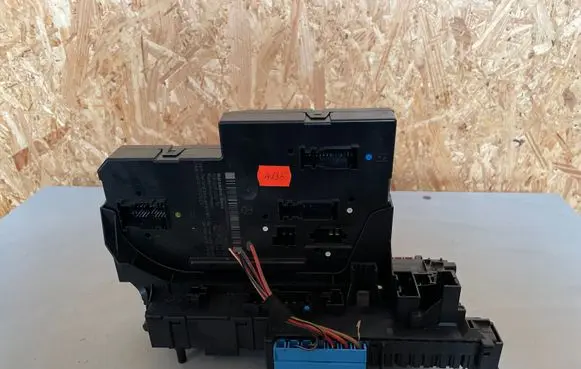 Mercedes-Benz E W212 SAM control unit 2129003702 5DK00962056