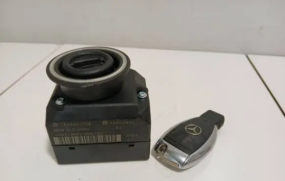 Mercedes-Benz R W251 Ignition lock 1645450708 33002804 9002130621606152