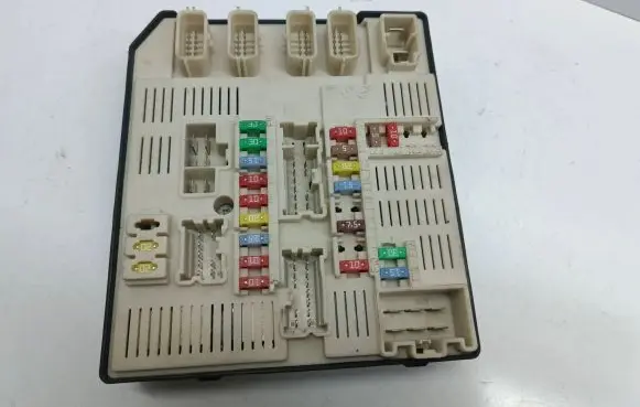 Renault Laguna III Fuse module 284B60014R 3420017999 519287411