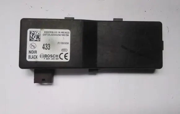 Opel Insignia A Door central lock control unit/module 13503204