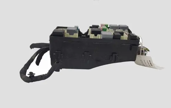 Volvo V40 Fuse module AV6T14A142AA AV6T14A067AD