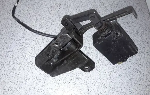 BMW 5 E39 Tailgate window lock/catch/latch 8238469 8384069