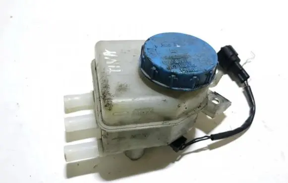 Brake fluid reservoir