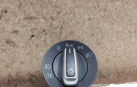 Volkswagen Golf VI Light switch 3C8941431N