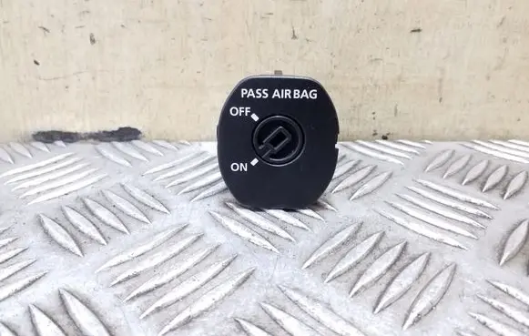 Passenger airbag on/off switch