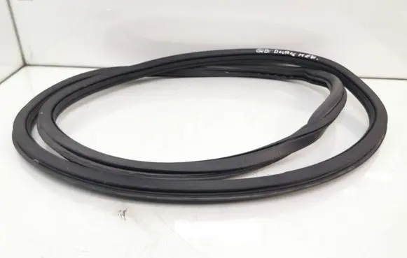 Rear door rubber seal (on body)