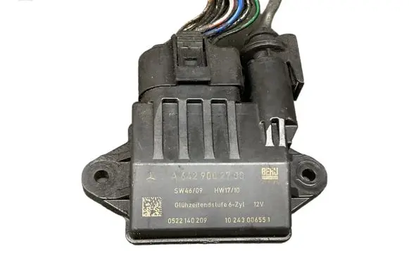 Mercedes-Benz E W212 Glow plug pre-heat relay A6429002700 0522140209