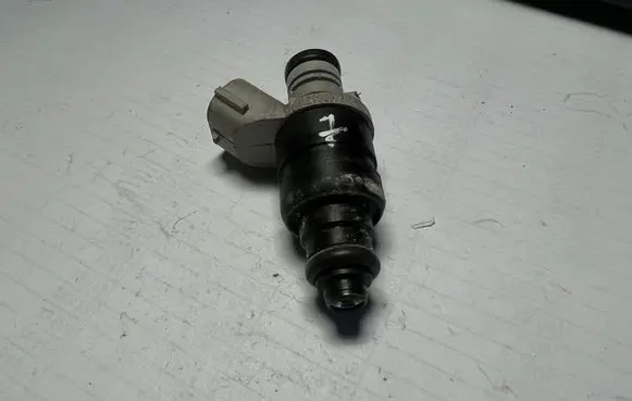 Mitsubishi Colt CZ3 Fuel injector MR988977