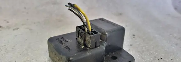 Subaru Forester SF Window wiper relay 3300120517