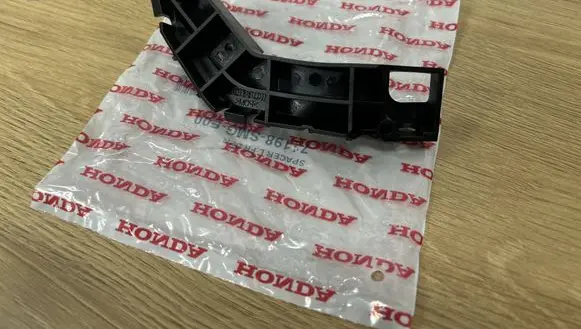Front bumper mounting bracket