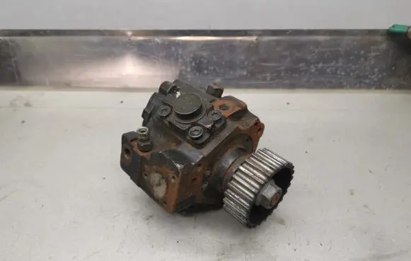 Audi A6 S6 C6 4F Fuel injection high pressure pump 0445010154 059130755S