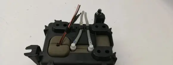 Mercedes-Benz E C207 W207 Central locking vacuum pump A0008000018