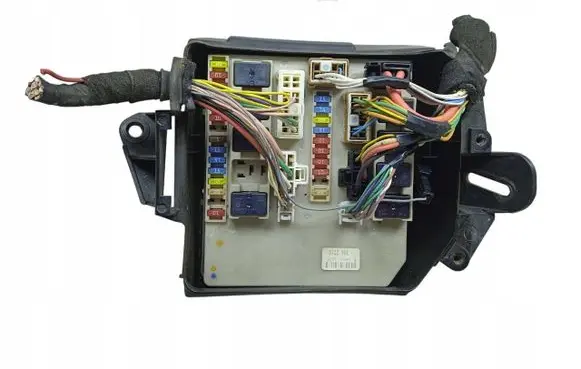 Renault Clio III Engine control unit/module 8200683706