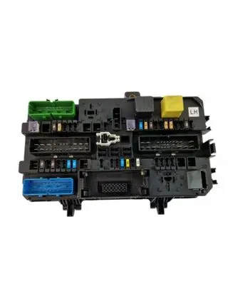 Opel Zafira B Fuse module 13268286