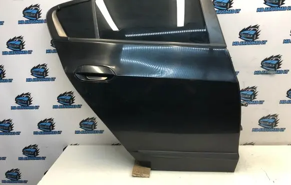 Honda Insight Rear door