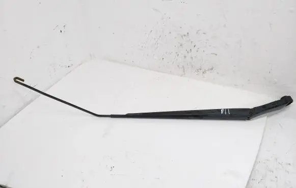 Chrysler Town & Country V Front wiper blade arm 05113044AB 24030776