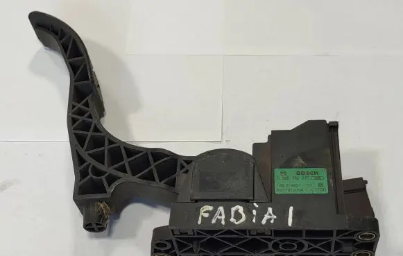 Skoda Fabia Mk1 (6Y) Accelerator throttle pedal 6Q1721503A 189215624 0280752215