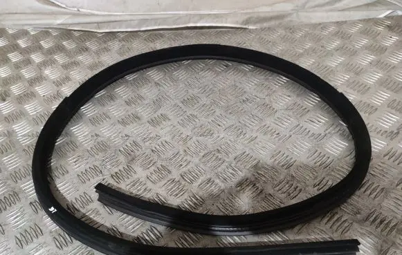 Mercedes-Benz E C207 W207 Front door rubber seal A2076920476