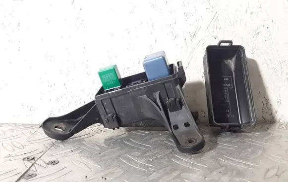Lexus IS 220D-250-350 Fuse box set 8266253110