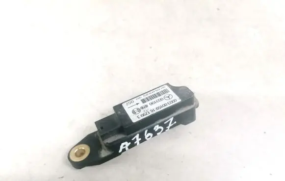 Mercedes-Benz C W203 Airbag deployment crash/impact sensor 0018204426 00030015916