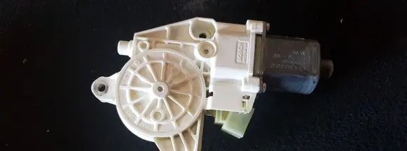 Mercedes-Benz E W212 Front door window regulator motor A2048200242