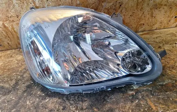 Toyota Yaris Headlight/headlamp