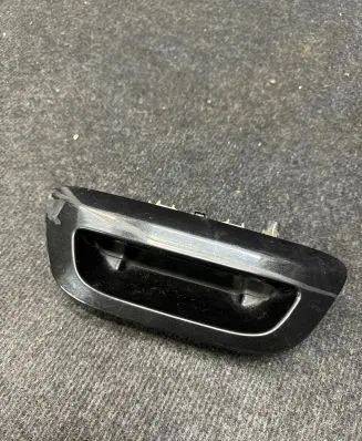 Chrysler Pacifica Tailgate opening switch 5RP06AXRAC 7692840 0V8XV90689