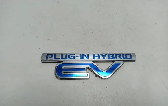 Mitsubishi Outlander Fender model badge letters A509