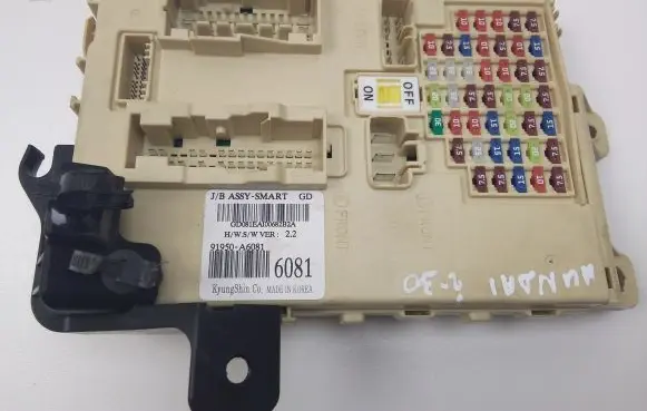 Hyundai i30 Fuse module 91950A6081