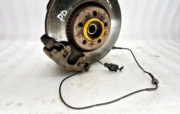 Volvo XC70 Front wheel hub spindle knuckle 9461944