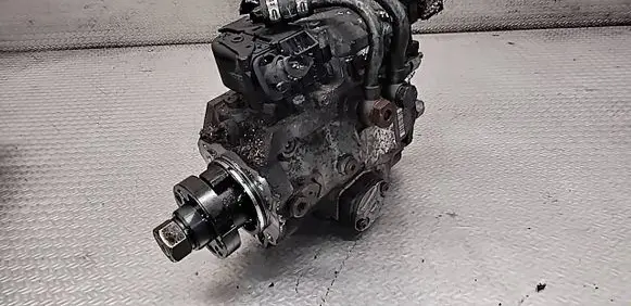 Opel Vectra C Fuel injection high pressure pump 0470504215