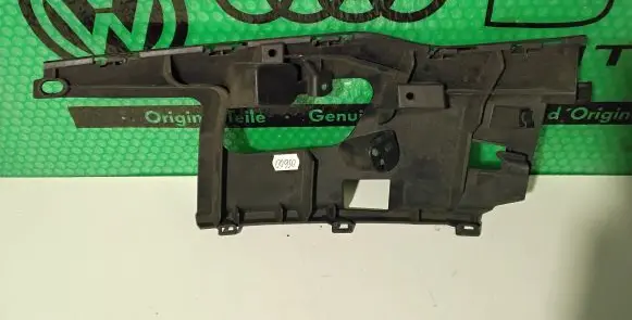 Audi A7 S7 4G Front bumper mounting bracket 4G8807096A