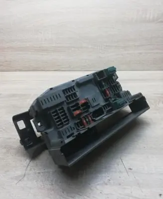 Audi A6 S6 C5 4B Fuse module 300508045336