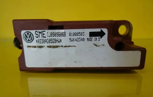 Skoda Octavia Mk1 (1U) Airbag deployment crash/impact sensor 1J0909606B