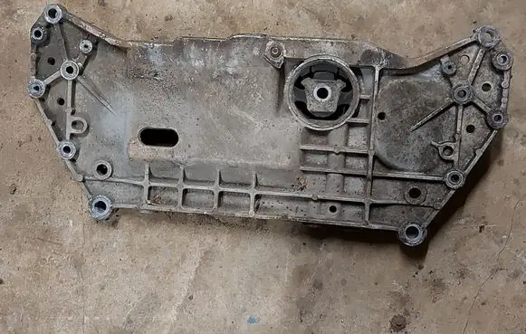 Volkswagen Touran I Front subframe 1K0199369F