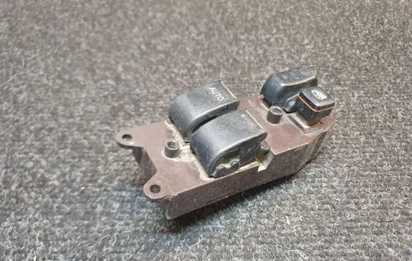 Toyota Yaris Electric window control switch 0113H12